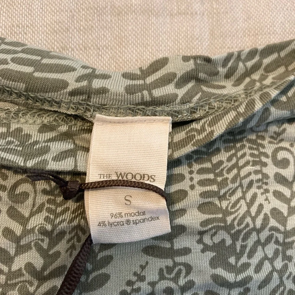 Kate Quinn fern modal top - Picture 3 of 3